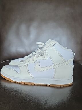 Nike Dunks High-Top Sneakers 7.5 White Cream Gum Sole